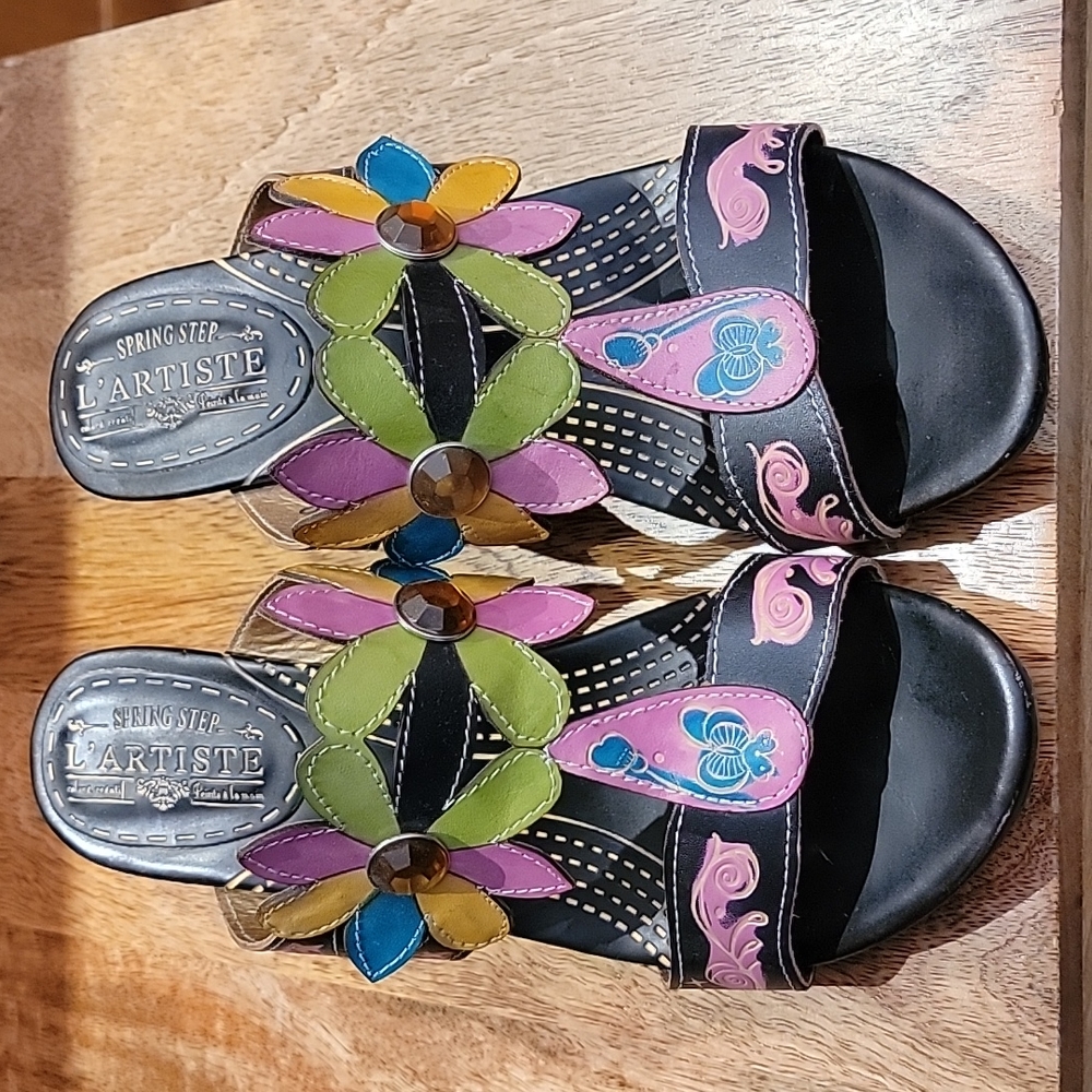 L'Artiste by Spring Step sandals